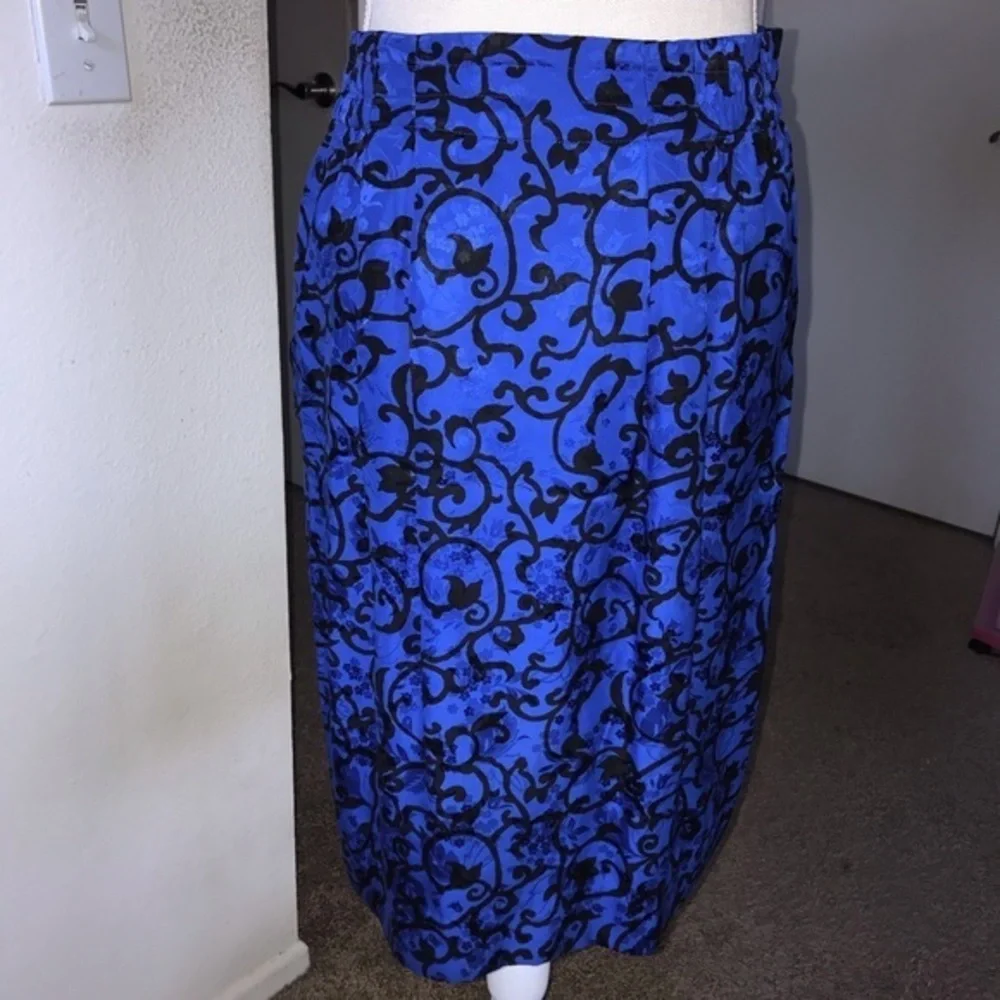 Silk Vintage Skirt Blue Black Embossed fabric Size 4